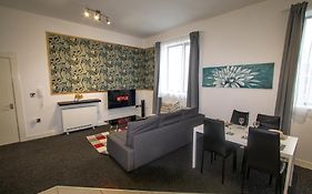 Ideal For Groups - 2 Bedroom Apartment - Free Parking, Transit Links, Close To Stadiums