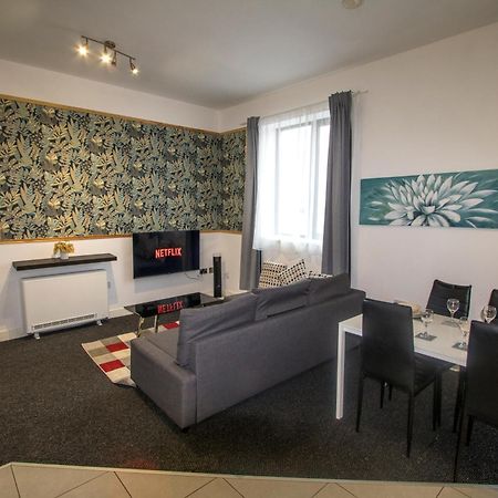 Ideal For Groups - 2 Bedroom Apartment - Free Parking, Transit Links, Close To Stadiums Manchester Exterior photo