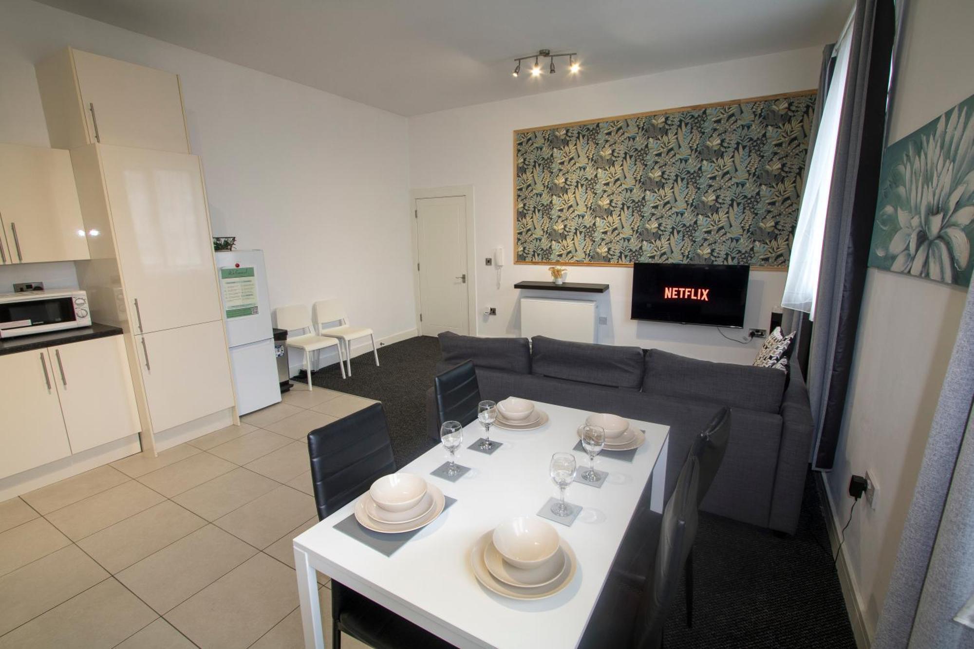 Ideal For Groups - 2 Bedroom Apartment - Free Parking, Transit Links, Close To Stadiums Manchester Exterior photo